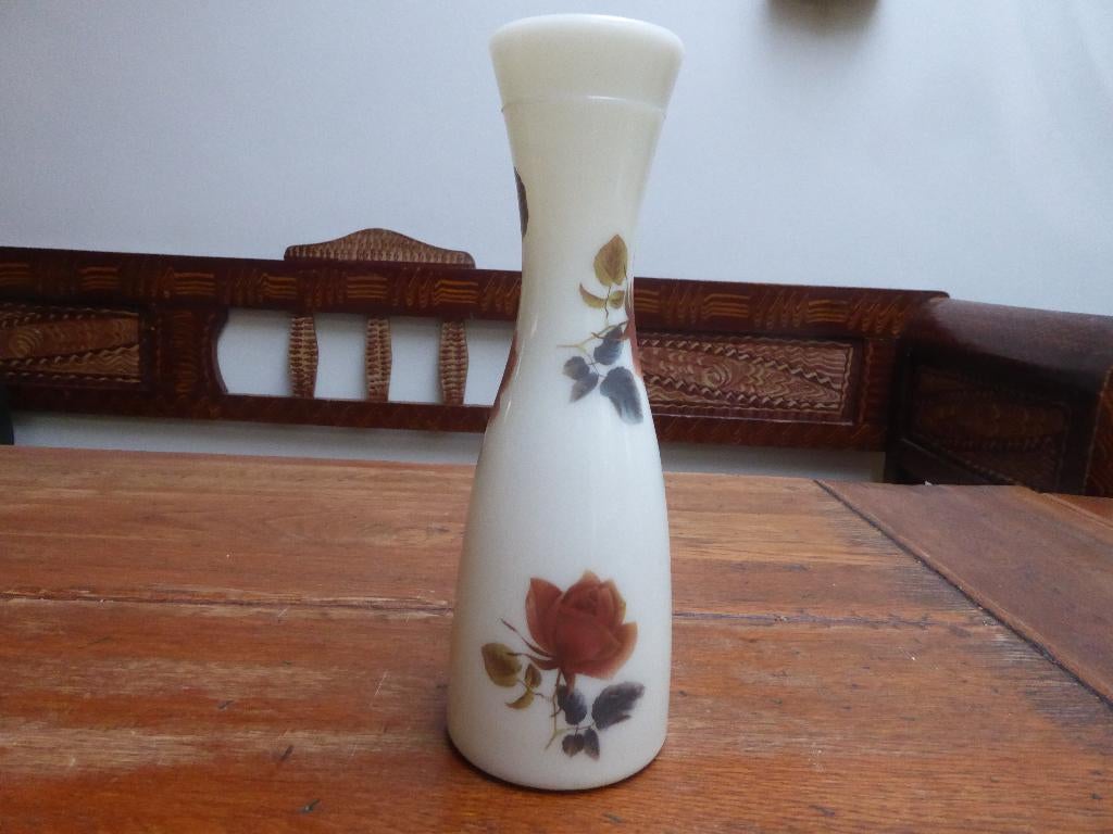 Vintage opaline vaas met rozen, VAB Boussu, Antiek en Kunst, Antiek | Glas en Kristal, Ophalen of Verzenden