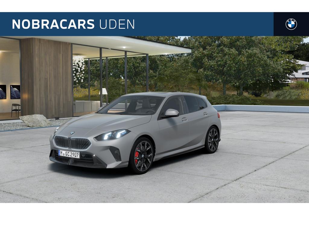 BMW 1 Serie 120 M Sport Automaat / Panoramadak / Sportstoele, Zwart, 156 pk, Bedrijf, 3 cilinders