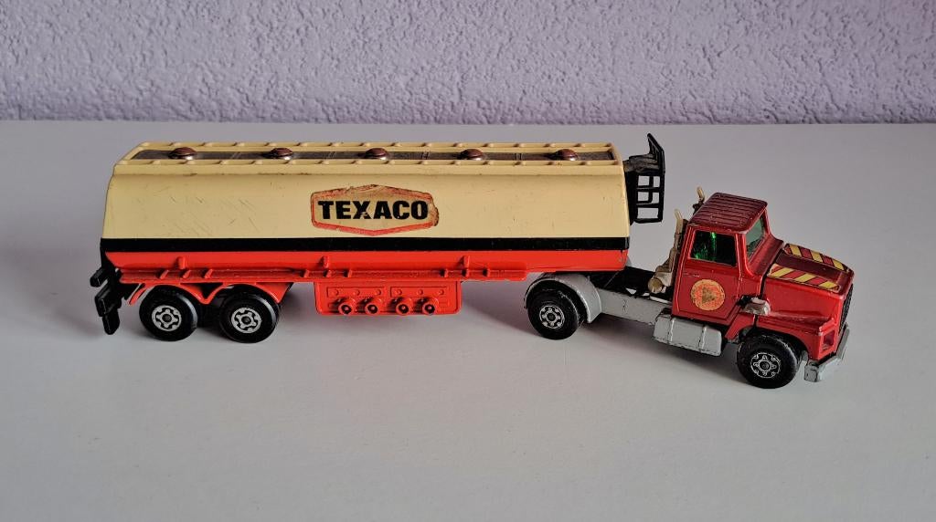 Matchbox Super Kings K-16 Ford LTS articulated Texaco, Ophalen, Zo goed als nieuw, Bus of Vrachtwagen, Matchbox