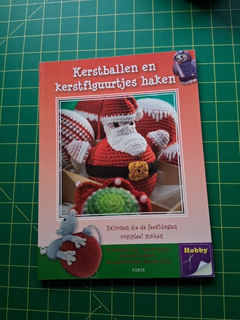Kerstballen en kerstfiguurtjes haken - Hobbyboek, Ophalen of Verzenden