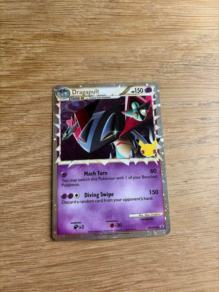 Pokémon Dragapult SWSH132 Celebrations kaart, Ophalen of Verzenden, Zo goed als nieuw, Losse kaart, Foil
