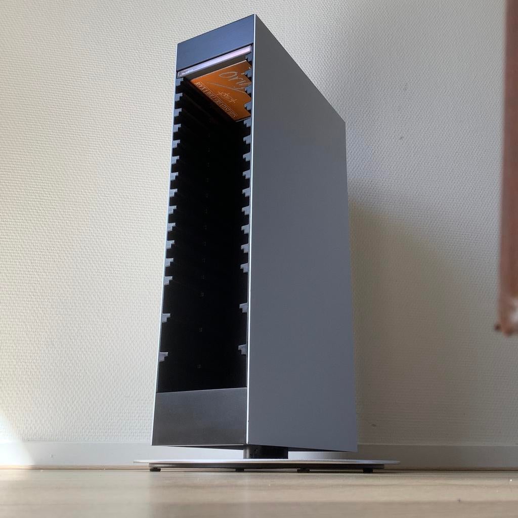 Bang & Olufsen-standaard met ingebouwde cd-opslag, Ophalen, Gebruikt