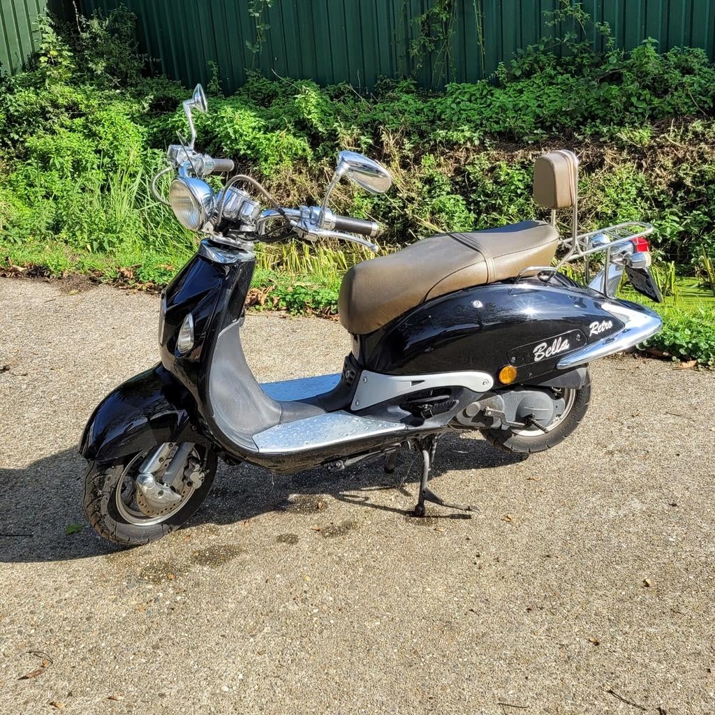 Milano Bella Retro scooter, zwart nette staat, Zo goed als nieuw, Benzine, 50 cc, Ophalen