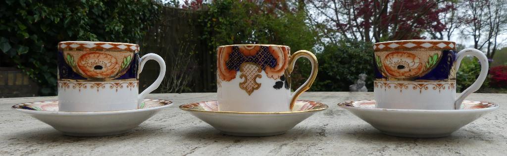 Royal Albert Crown China England 3 Espresso Kop en Schotels, Antiek en Kunst, Antiek | Porselein, Ophalen of Verzenden