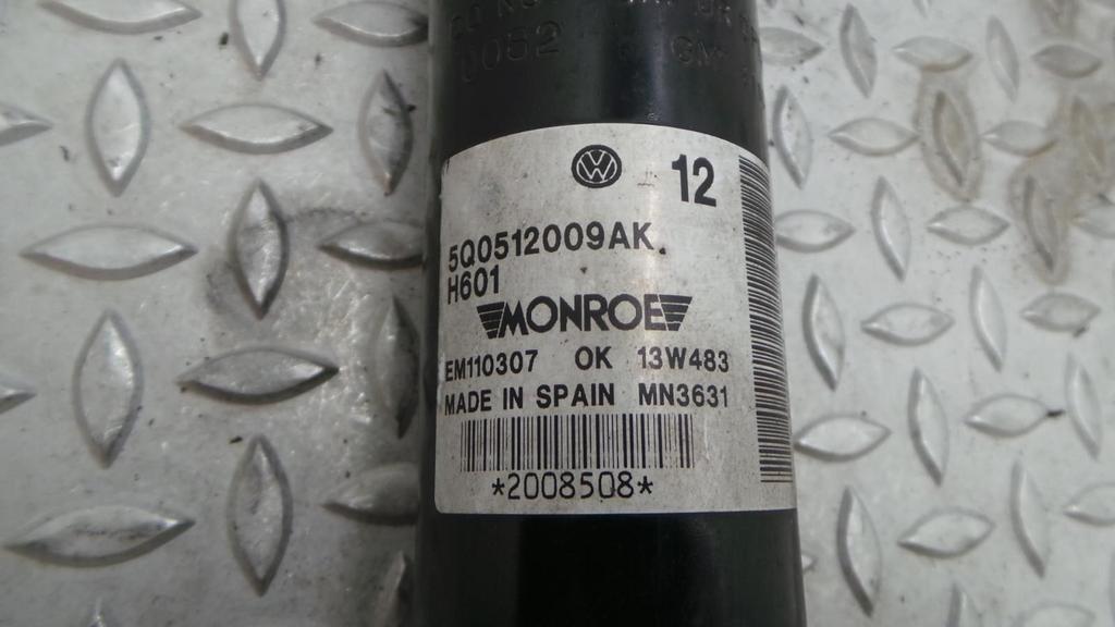 VOLKSWAGEN GOLF VEERPOOT / SCHOKBREKER LA 2013, Ophalen of Verzenden, Gebruikt, Stiba lid