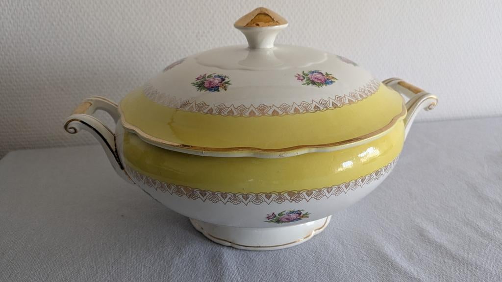 Sarreguemines  Graziella Franse dekschaal geel bloemen goud, Ophalen of Verzenden, Zo goed als nieuw, Overige stijlen, Schaal of Schalen