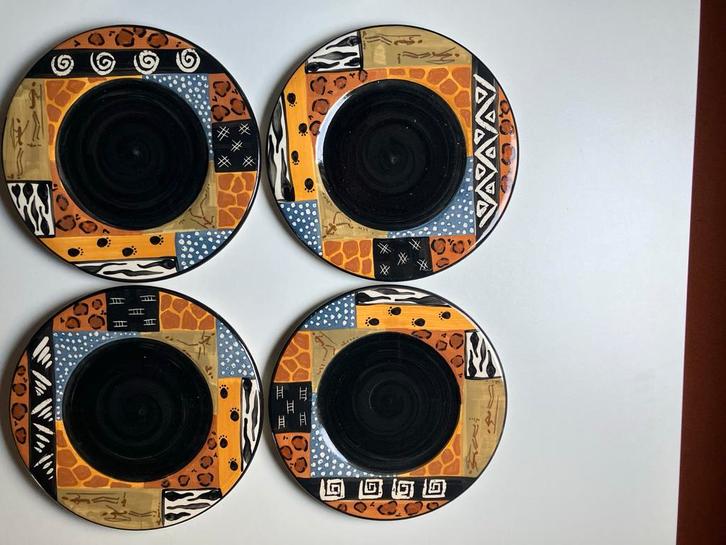 Set van 4 handgeschilderde borden met Afrikaans thema, Huis en Inrichting, Keuken | Servies, Zo goed als nieuw, Bord(en), Overige stijlen