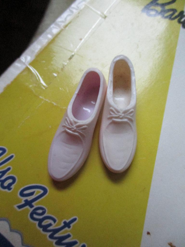 Vintage  barbie Ken schoenen mattel japan, Verzenden, Zo goed als nieuw, Accessoires
