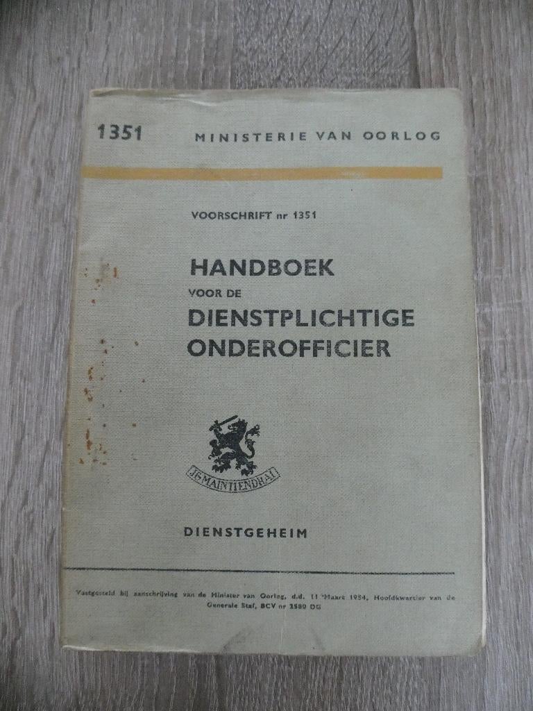 Handboek voor de dienstplichtig onderofficier 1954., Ophalen of Verzenden, Landmacht, Nederland, Boek of Tijdschrift