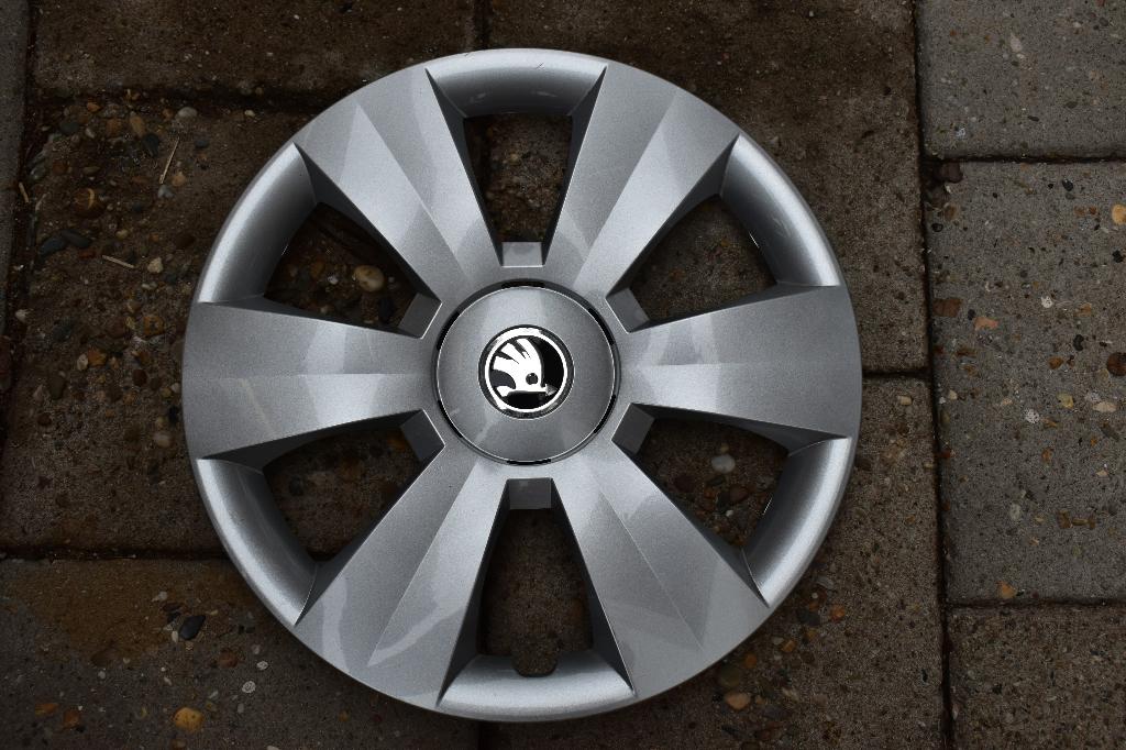 1 losse originele wieldop Skoda Fabia 15 inch (Model 2), Auto diversen, Ophalen of Verzenden, Zo goed als nieuw