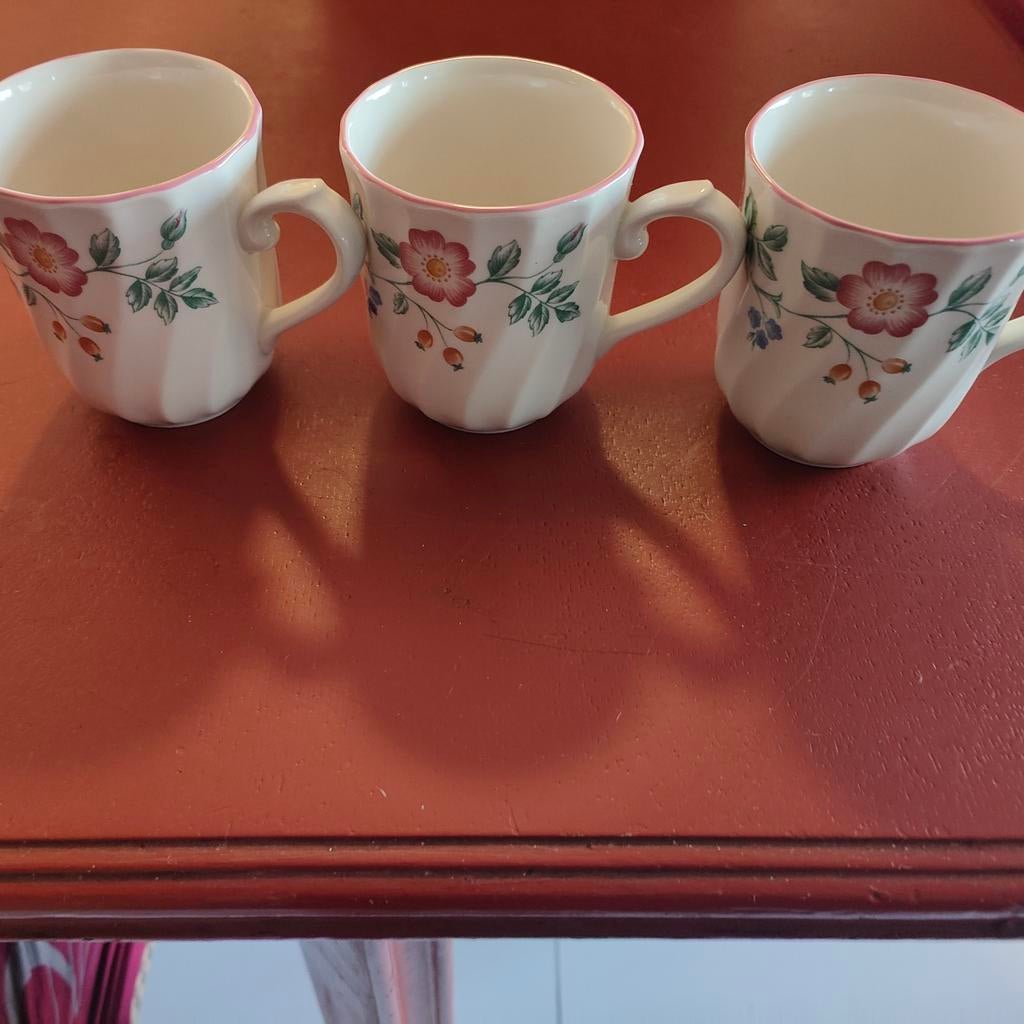 Titel: Set van 3 Vintage Engelse Mokken – Fine Bone China –, Ophalen of Verzenden, Zo goed als nieuw, Overige stijlen, Kop(pen) en/of Schotel(s)