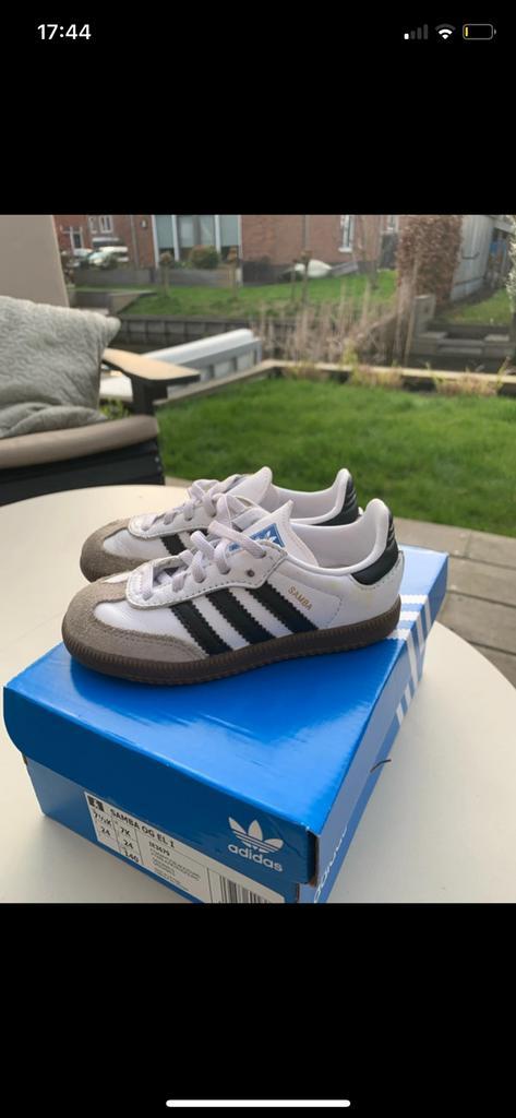 Witte Adidas Samba sneakers maat 24, Kinderen en Baby's, Kinderkleding | Schoenen en Sokken, Zo goed als nieuw, Schoenen, Jongen of Meisje