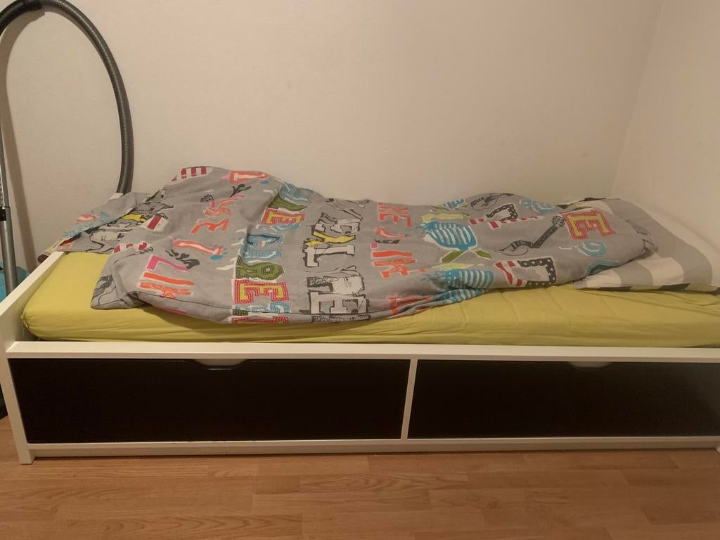 1 persoons bed met 2 lades, Huis en Inrichting, Slaapkamer | Bedden, Ophalen, 90 cm, Eenpersoons, Wit