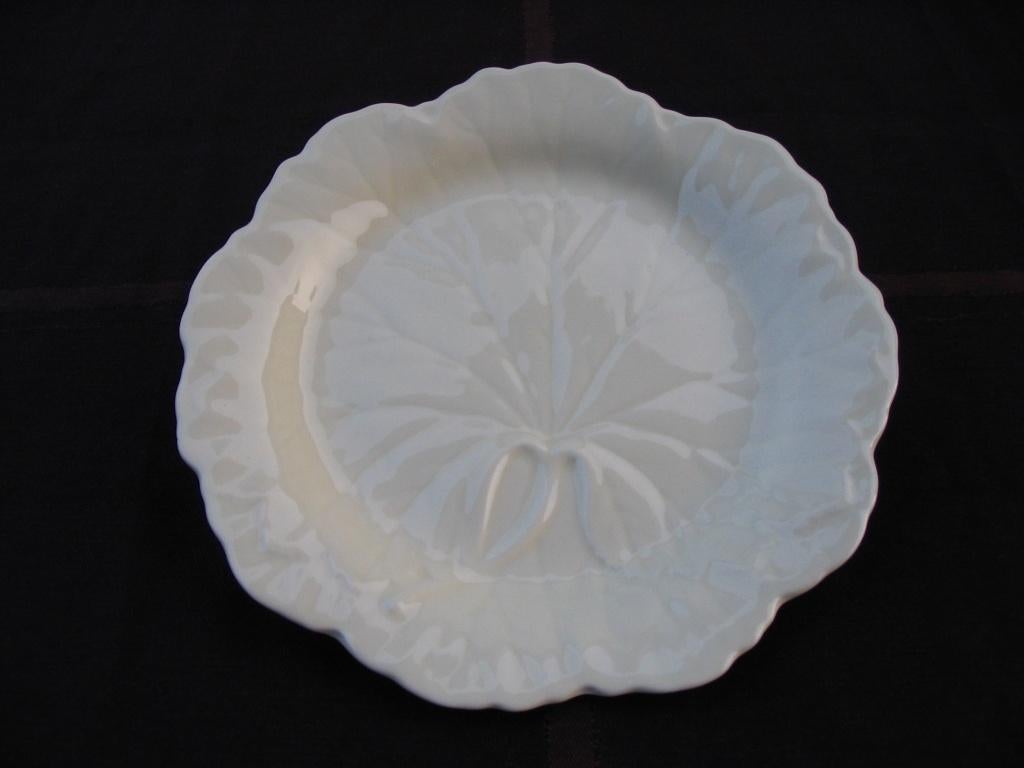 Wedgwood Puntgaaf bordje in de vorm van een koolblad, Ophalen of Verzenden, Zo goed als nieuw, Bord(en), Wedgwood