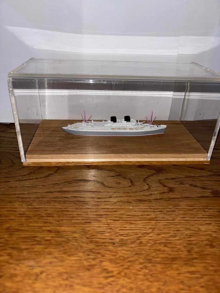 Willem Ruys schaalmodel 1:1250, Hobby en Vrije tijd, Modelbouw | Boten en Schepen, Ophalen of Verzenden, Zo goed als nieuw, 1:200 of kleiner