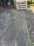 Gratis: Gebruikte betonnen klinkers, Tuin en Terras, Tegels en Klinkers, Ophalen, Gebruikt, Klinkers, 10 m² of meer