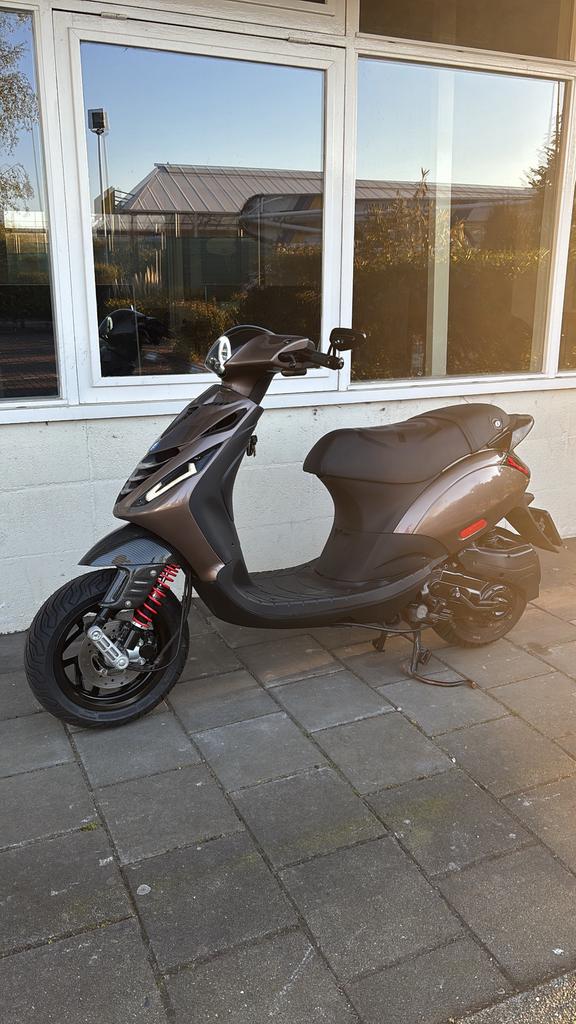 Piaggio zip 4t 2v 80cc malossi full option, Fietsen en Brommers, Scooters | Piaggio, Ophalen, Maximaal 45 km/u, Zip, Zo goed als nieuw