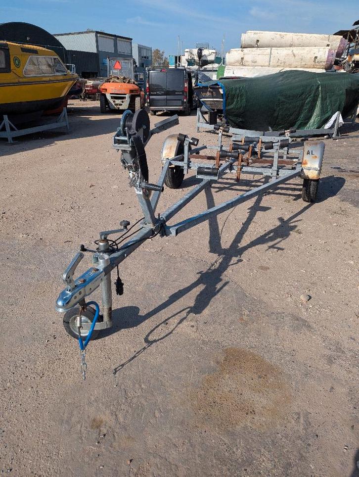 Boottrailer met wielen 5 meter, Watersport en Boten, Boottrailers, Gebruikt, Sloepentrailer, Minder dan 1500 kg, Minder dan 6 meter