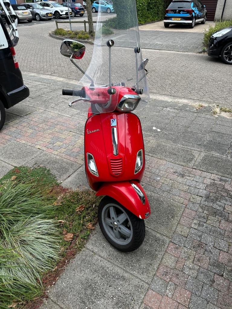 Rode vespa s, Fietsen en Brommers, Scooters | Vespa, Gebruikt, Vespa S, Maximaal 45 km/u, Benzine, Ophalen