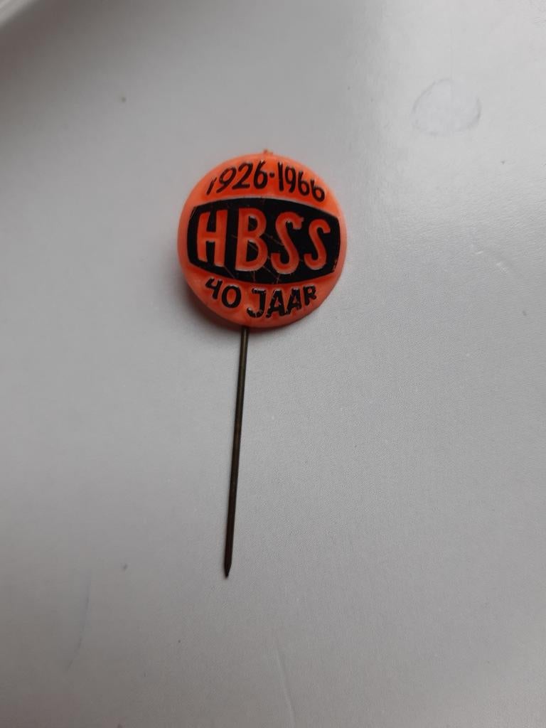 Speldje 40 jaar HBBS, Ophalen of Verzenden, Zo goed als nieuw, Sport, Speldje of Pin