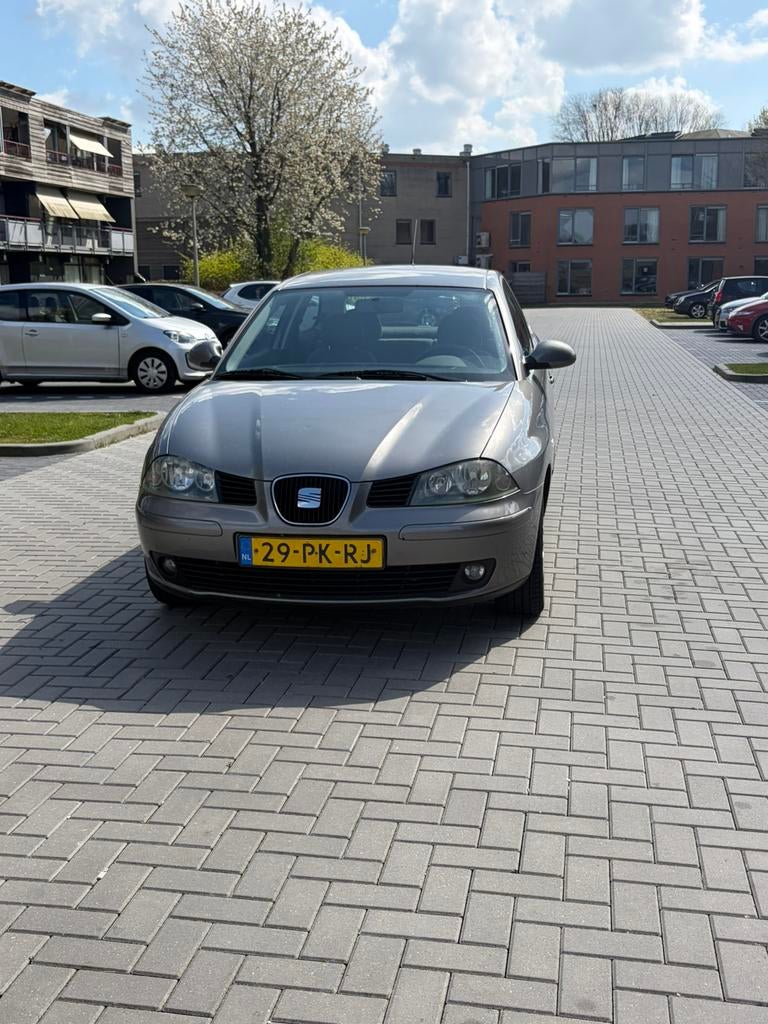 Seat Ibiza 1.4 16V 55KW 2004 Grijs, Auto's, Seat, Voorwielaandrijving, 15 km/l, 4 cilinders, Ibiza