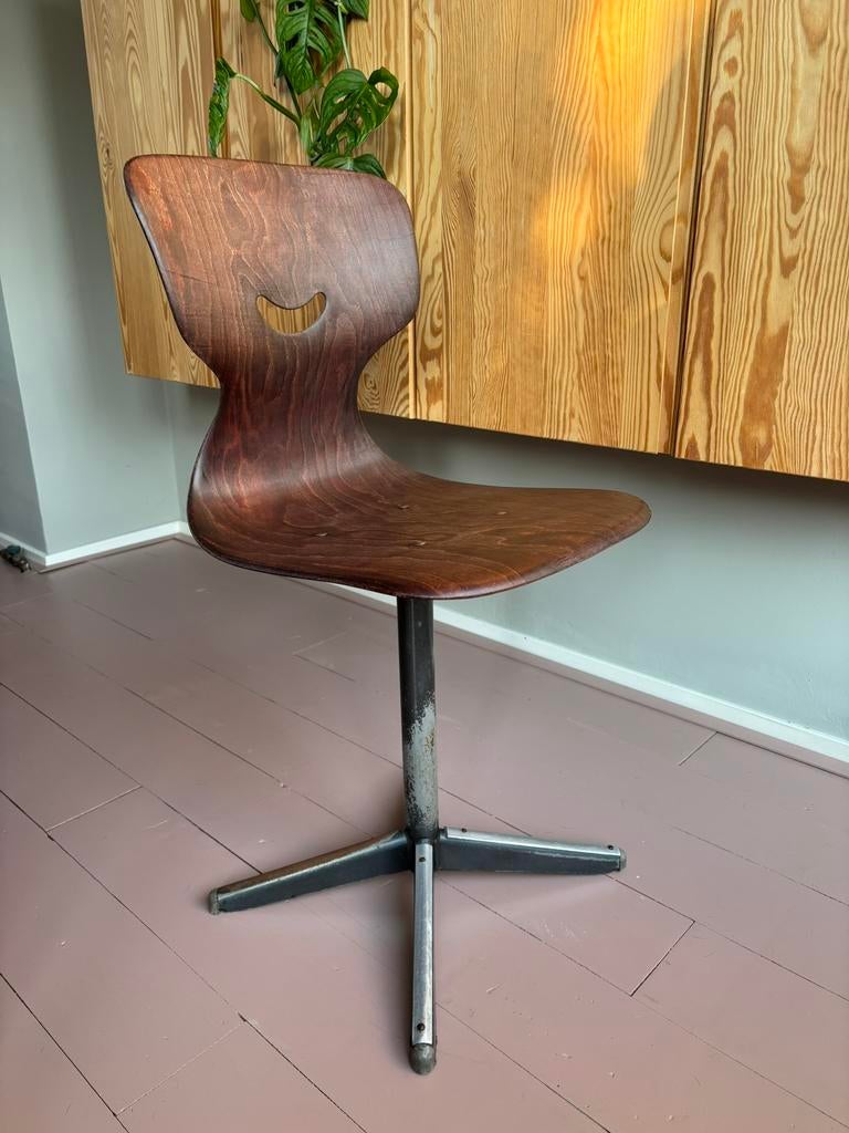 Vintage stoeltje van Pagholz, Huis en Inrichting, Stoelen, Ophalen, Gebruikt, Bruin, Eén