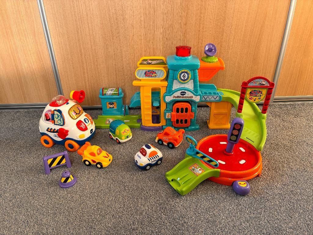 Vtech Toet Toet auto's pakket Politiebureau met auto's., Ophalen of Verzenden, Gebruikt, 6 maanden tot 2 jaar