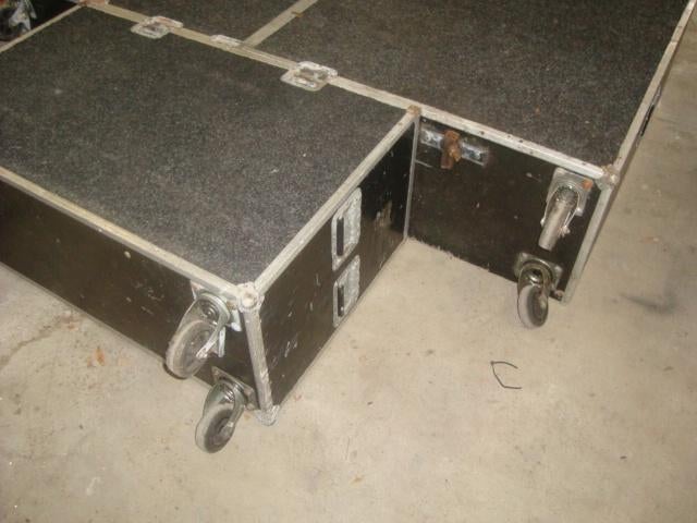 Gebruikt: Podium/flightcase geschikt voor drums of anders, Ophalen, MTE, Drums of Percussie, Mteurope@outlook.com