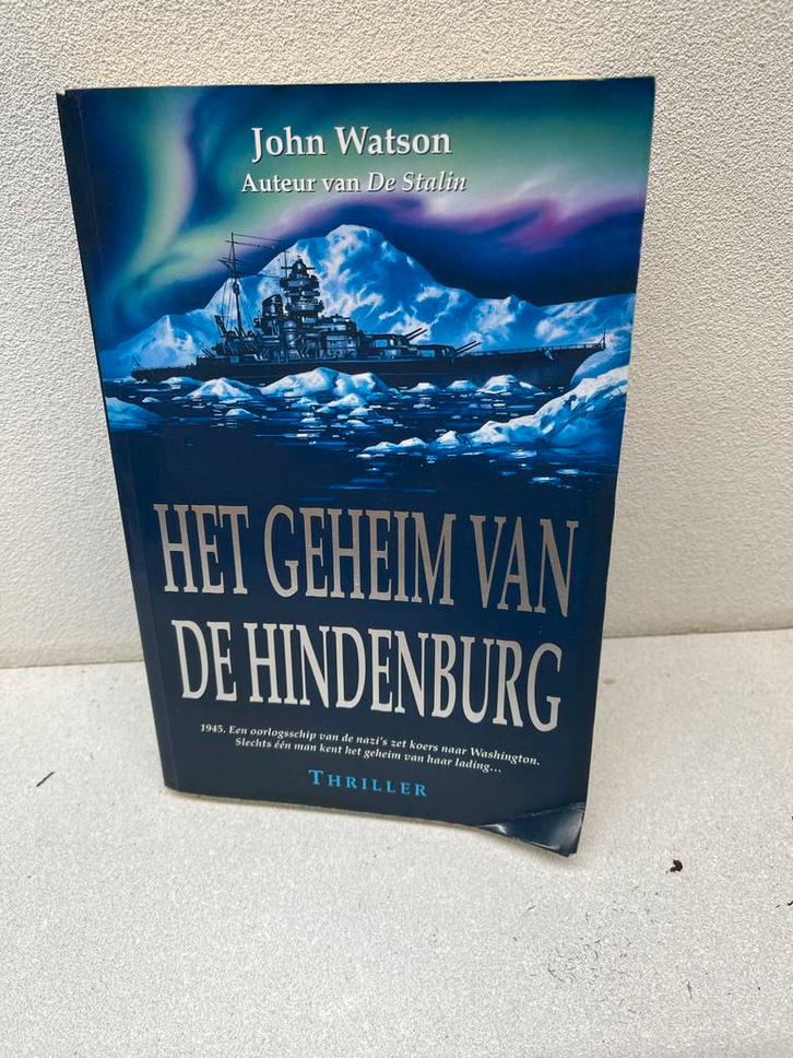 J. Watson - Het geheim van de Hindenburg, Boeken, Thrillers, Zo goed als nieuw, Nederland, Ophalen of Verzenden