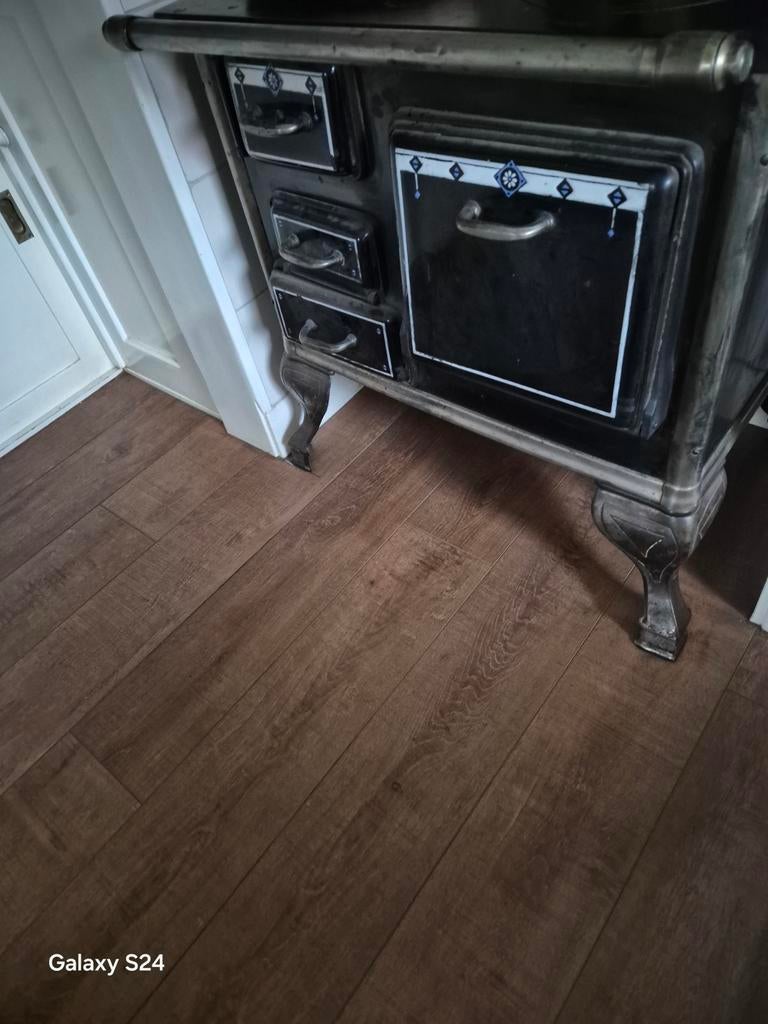 Ouderwets houtkacheltje met oven en warmteplaat, Huis en Inrichting, Kachels, Gebruikt, Houtkachel, Ophalen of Verzenden, Vrijstaand