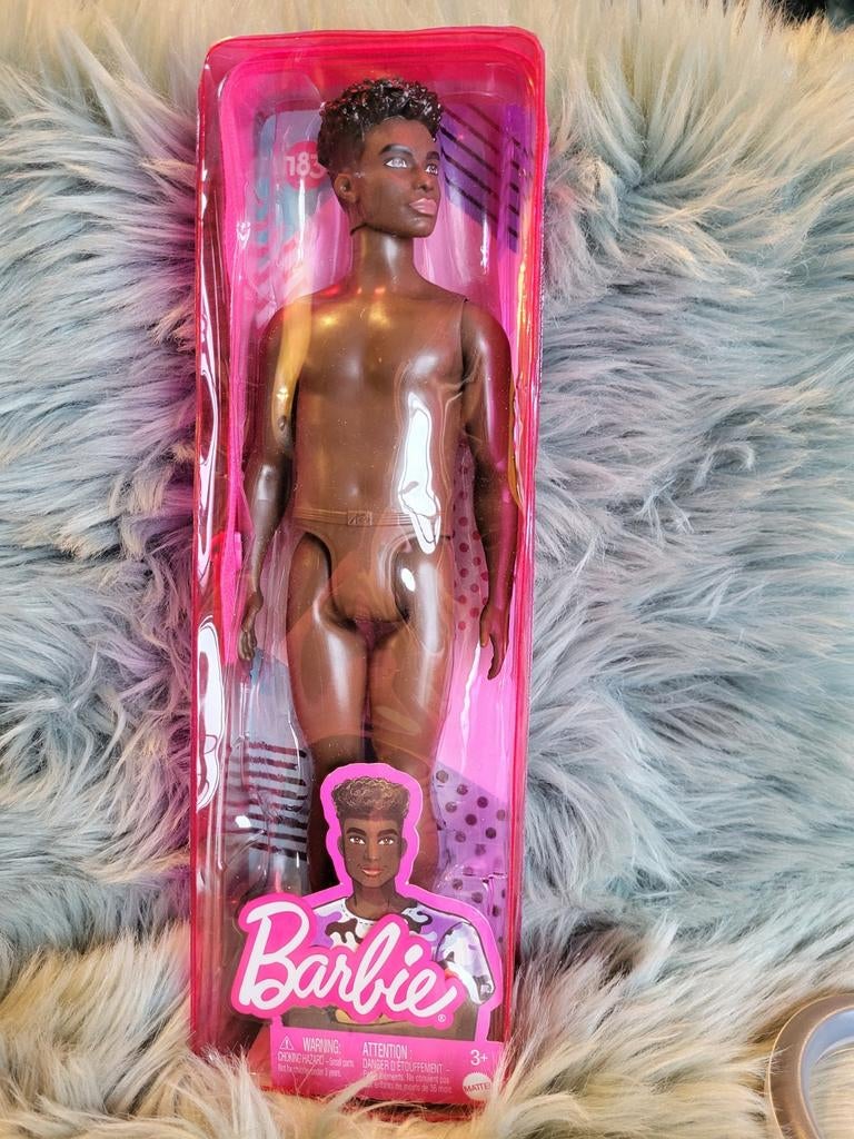 Ken nr 183., Ophalen of Verzenden, Zo goed als nieuw, Kleertjes