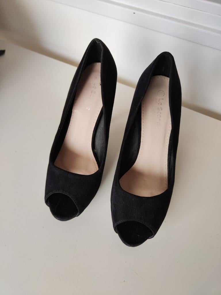 Le Scarpe Zwarte Peep-Toe Pumps - Maat 39, Kleding | Dames, Schoenen, Zwart, Ophalen of Verzenden, Zo goed als nieuw, Schoenen met hoge hakken