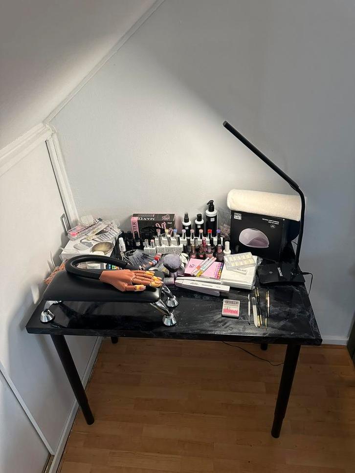 Nagel producten, Huis en Inrichting, Bureaus, Zo goed als nieuw, Ophalen