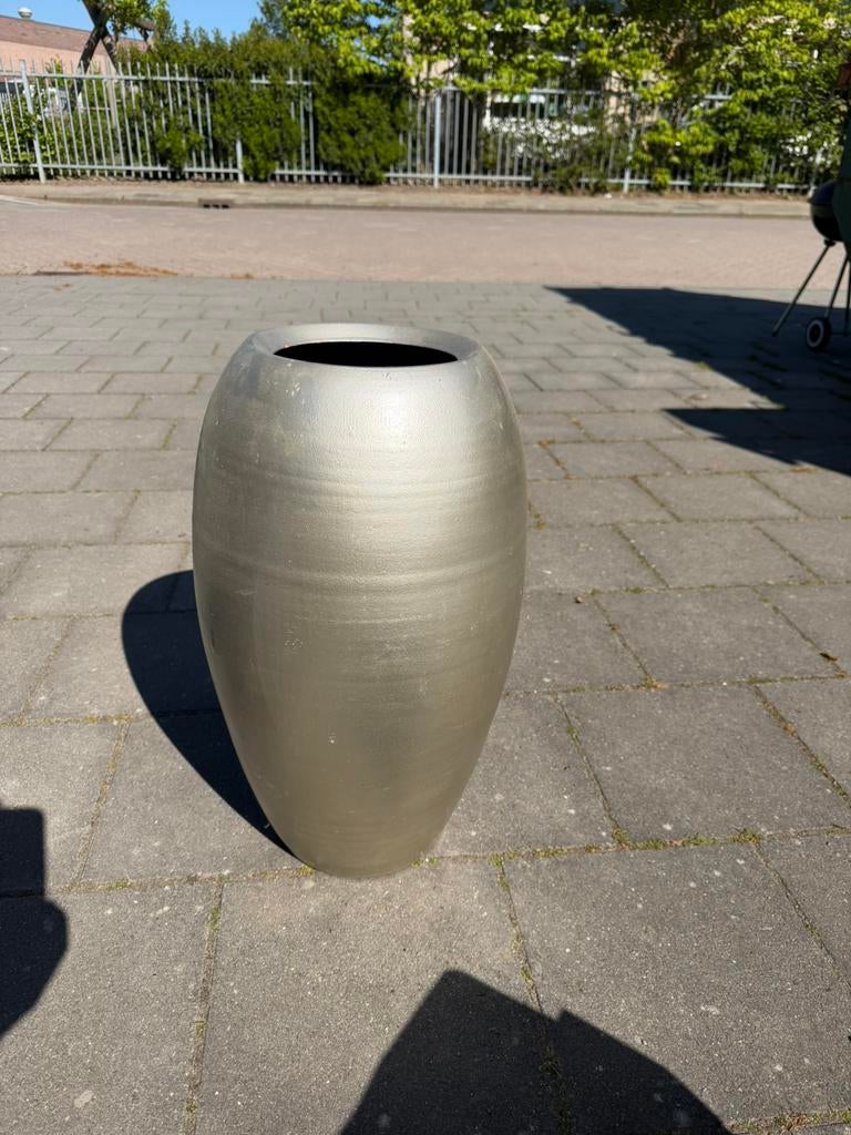Grote bloempot, Tuin en Terras, Bloembakken en Plantenbakken, Ophalen, Steen, Rond, Zo goed als nieuw