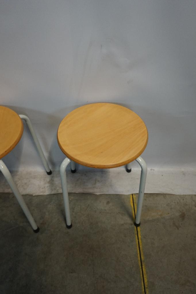 Stapelbare kruk schoolkruk krukjes krukken, Ophalen, Gebruikt, Hout