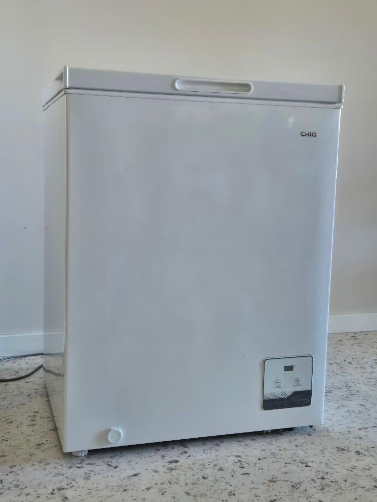 CHIQ FCF142DE Vrijstaand Vrieskist - 142 Liter, Ophalen, Vrieskist, Minder dan 85 cm, Zo goed als nieuw