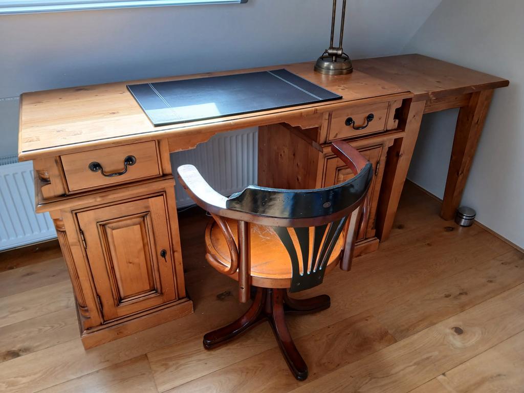 Houten bureau met kastjes en laden, Ophalen, Gebruikt, Bruin, Hout