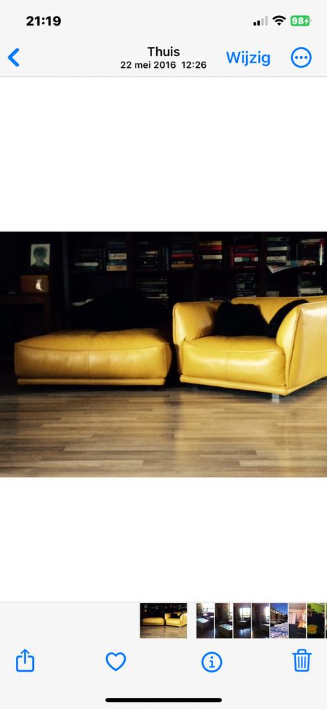 Leren fauteuil + poef van domicil, geel, in goede staat, Huis en Inrichting, Fauteuils, Ophalen, 75 tot 100 cm, Zo goed als nieuw