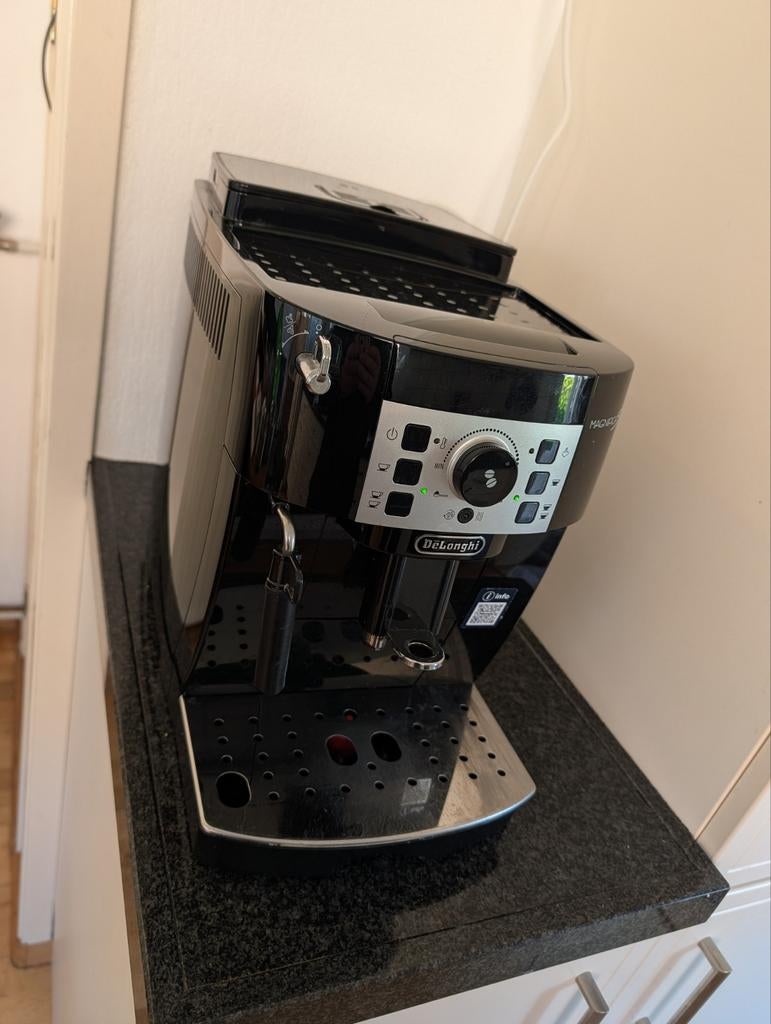 De'Longhi volautomatische bonen koffiemachine, Koffiemachine, Zo goed als nieuw, Afneembaar waterreservoir, Koffiebonen