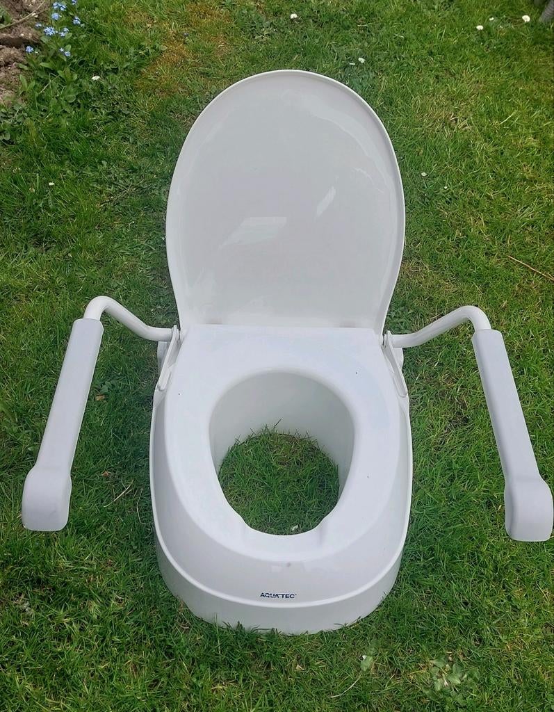 Wc verhoger met armleuningen aquatec 900, Ophalen, Toilet