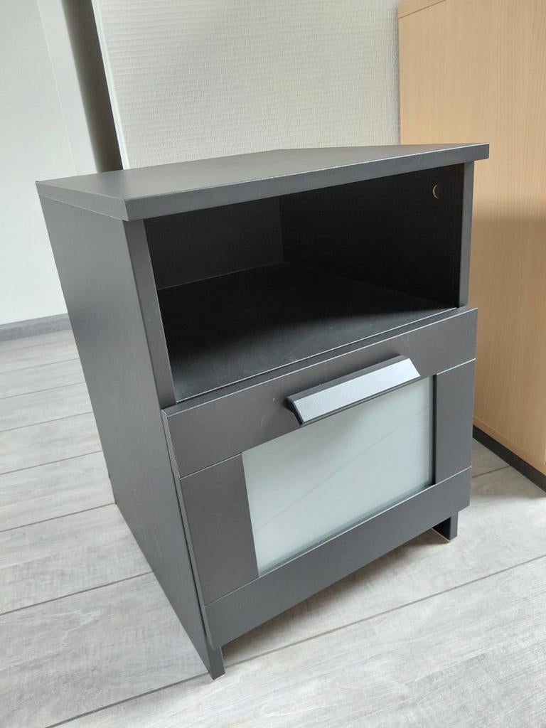 Nachtkastje Ikea zwart, Huis en Inrichting, Ophalen, Minder dan 45 cm, Zo goed als nieuw, Minder dan 55 cm