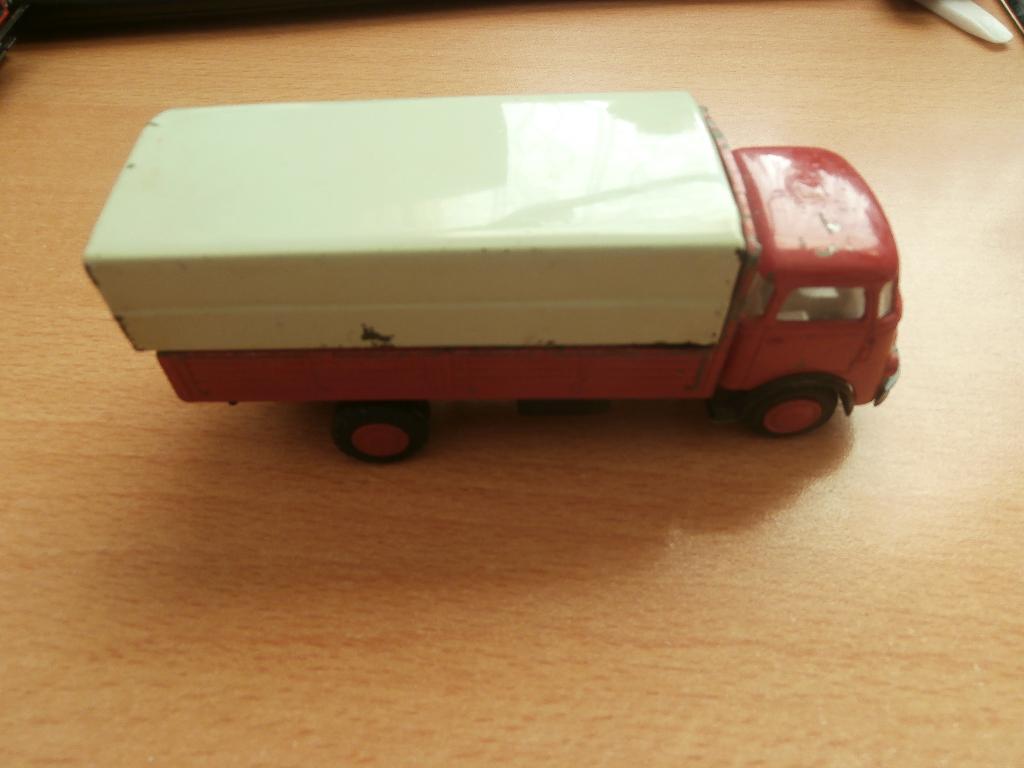 Lion car DAF made in Holland, Verzenden, Gebruikt, Bus of Vrachtwagen
