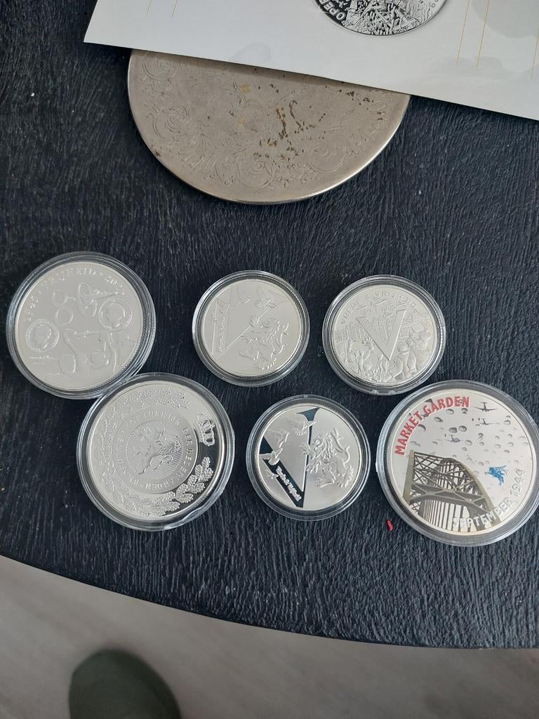 Diverse zilveren munten in capsules, Ophalen of Verzenden