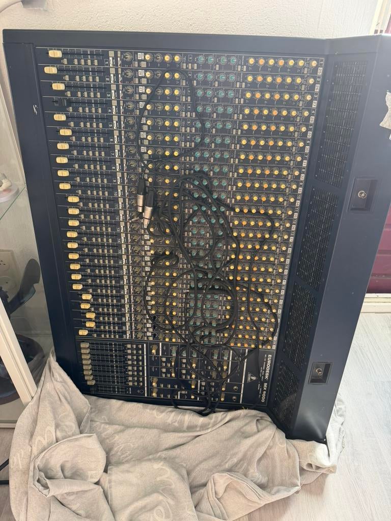 Behriner eurodesk mx9000, Ophalen, Zo goed als nieuw, 20 kanalen of meer, Microfooningang