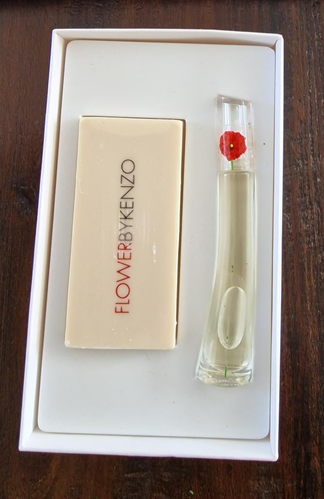 Kenzo zeep en Flower miniatuur, Ophalen of Verzenden, Zo goed als nieuw, Miniatuur, Gevuld