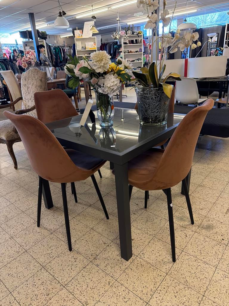 Moderne eettafel met glazen blad en 4 stoelen, Huis en Inrichting, Tafels | Eettafels, Ophalen, Gebruikt, 100 tot 150 cm, Kingloop