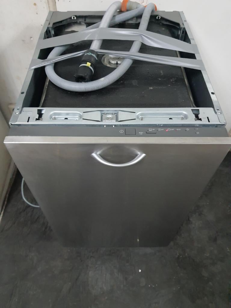 IKEA inbouw smalle model vaatwasser werkt uitstekend, Ophalen, Energieklasse A of zuiniger, Zo goed als nieuw, Inbouw