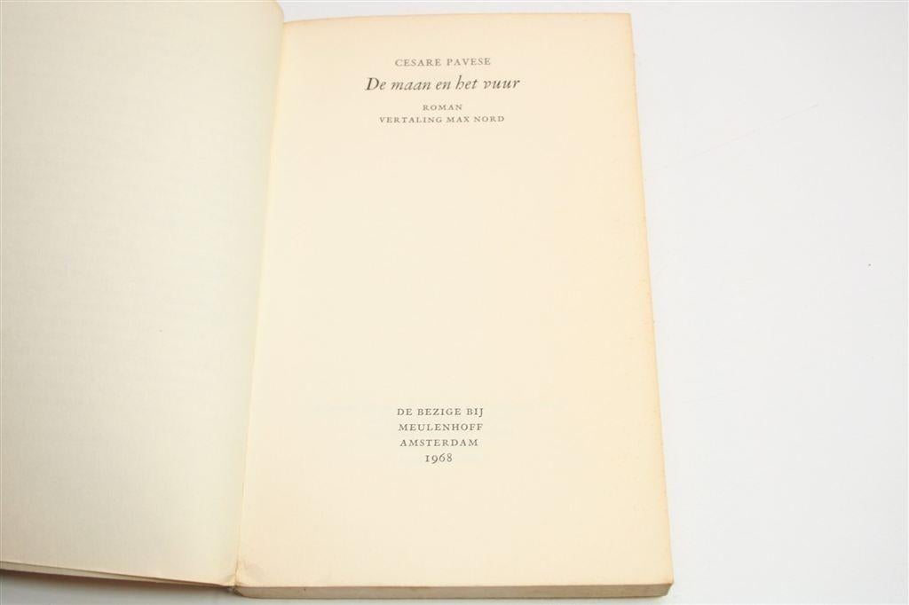Cesare Pavese — De Maan en het Vuur [1e Druk, 1968], Ophalen of Verzenden, Gelezen