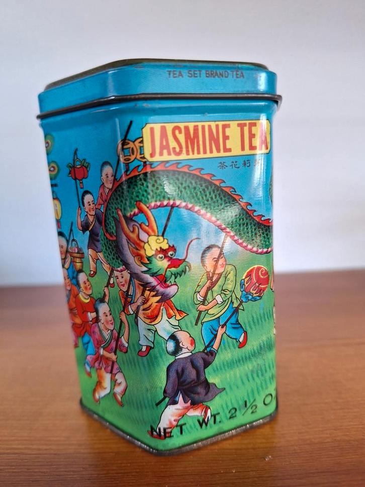 Jasmine tea, Kwong Sang Tea Co kleurrijk 6 kantig blikje, Verzamelen, Blikken, Gebruikt, Overige, Ophalen of Verzenden