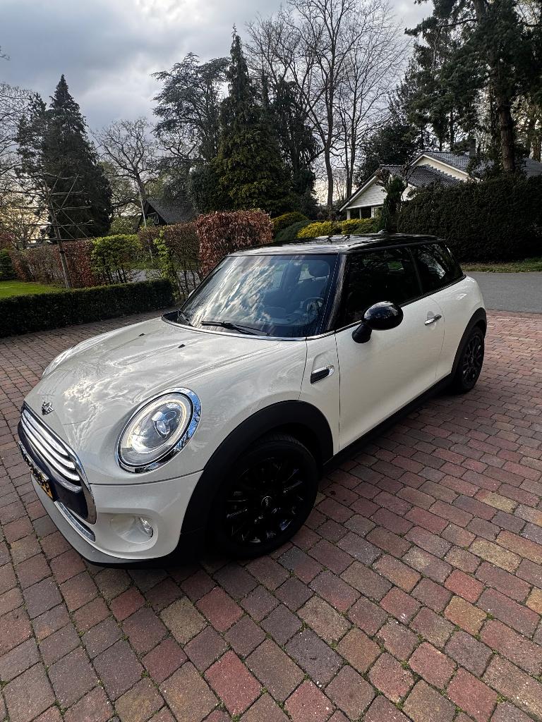 Mini 1.5 D Cooper 2015 Wit, Auto's, Voorwielaandrijving, 4 stoelen, Wit, Origineel Nederlands